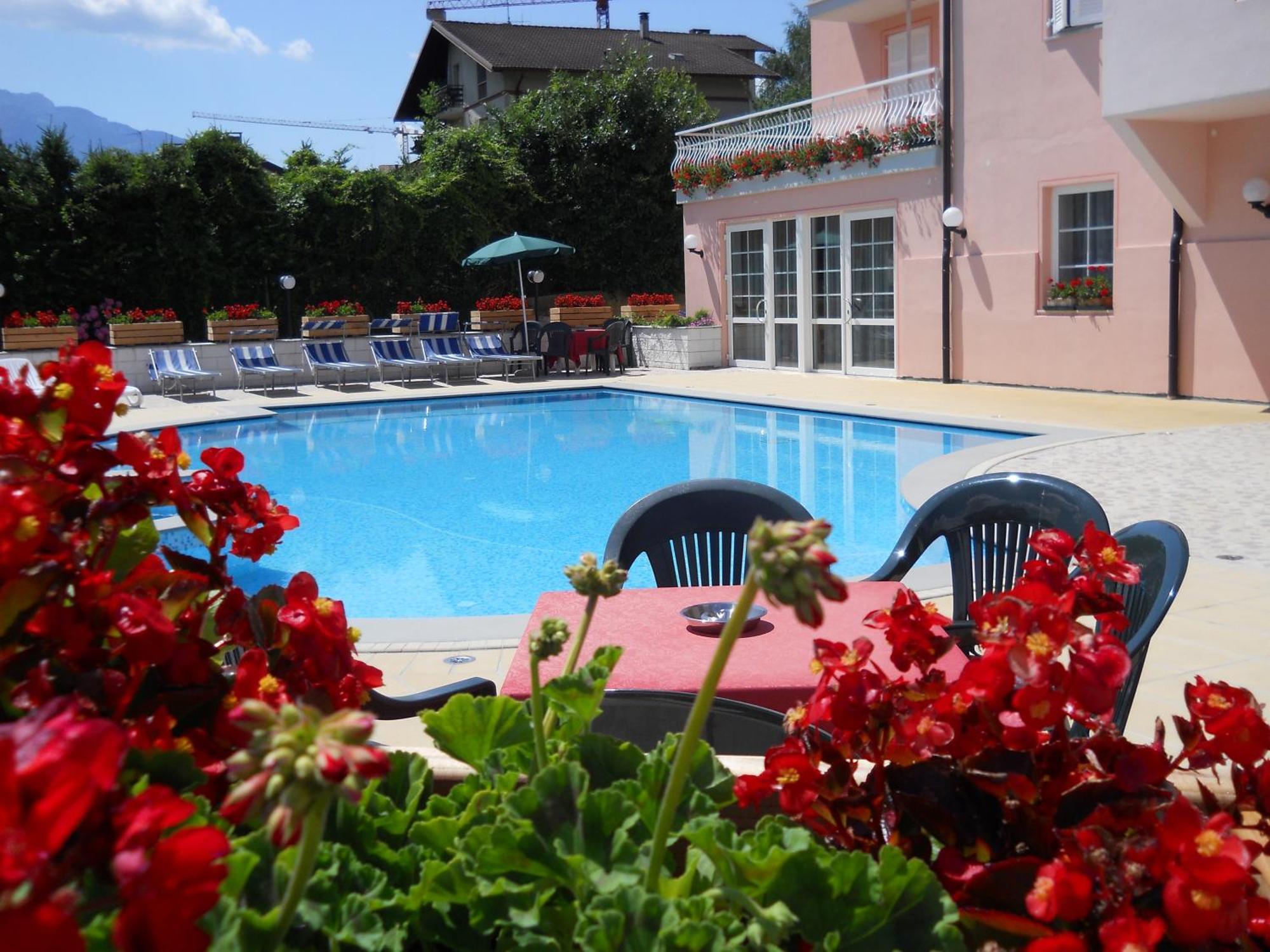 Hotel Bellaria レーヴィコ・テルメ エクステリア 写真