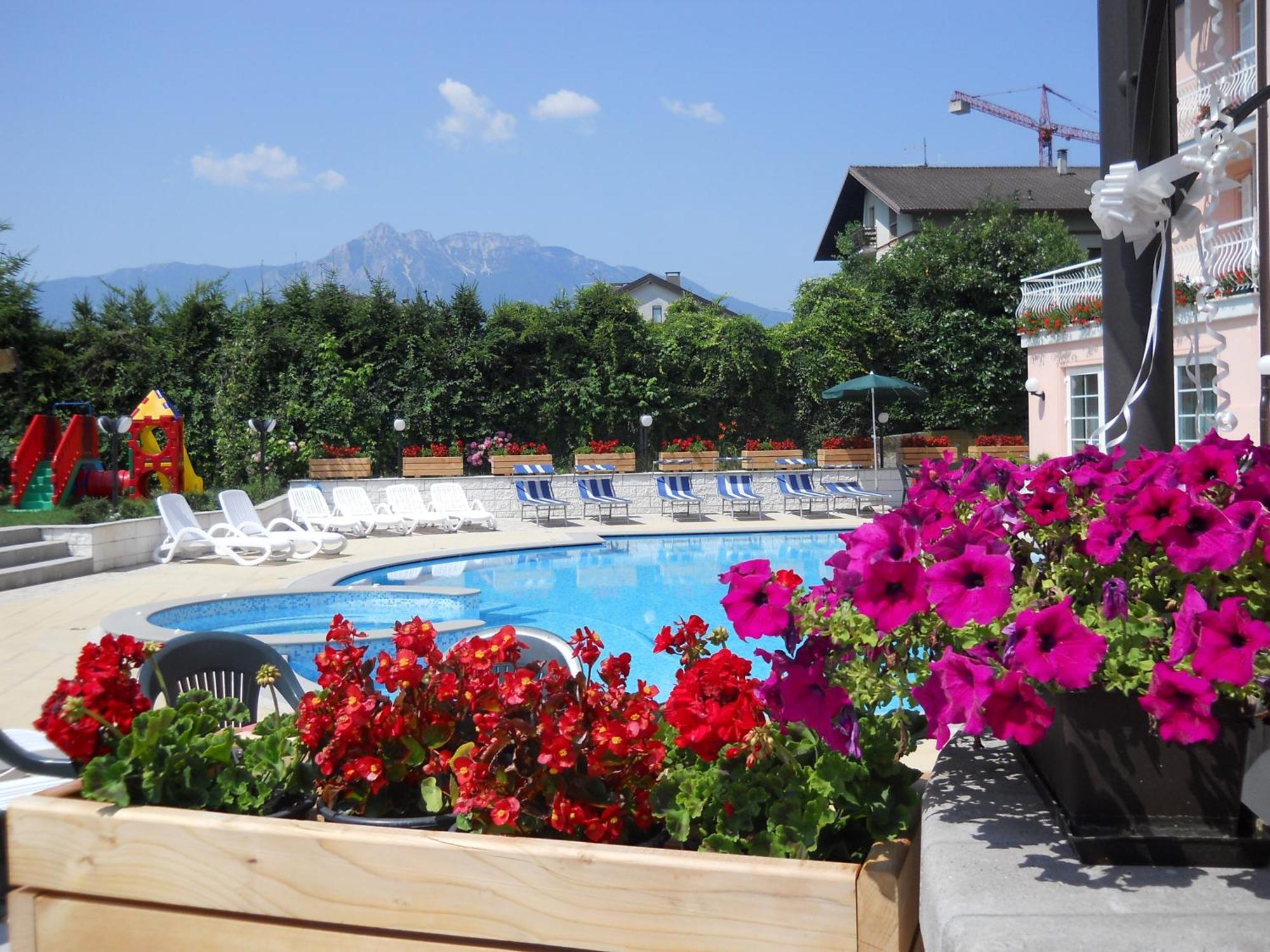 Hotel Bellaria レーヴィコ・テルメ エクステリア 写真
