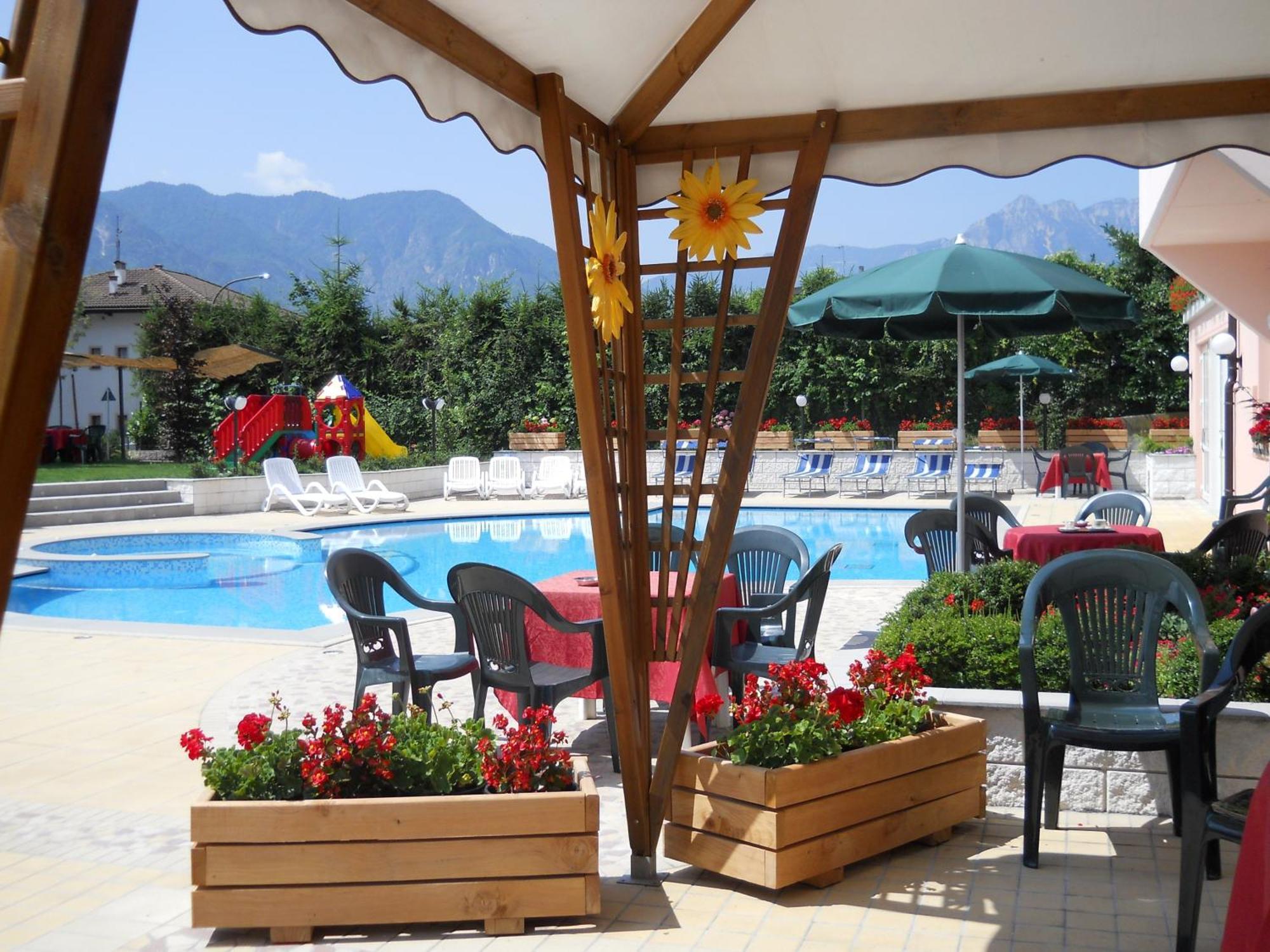 Hotel Bellaria レーヴィコ・テルメ エクステリア 写真