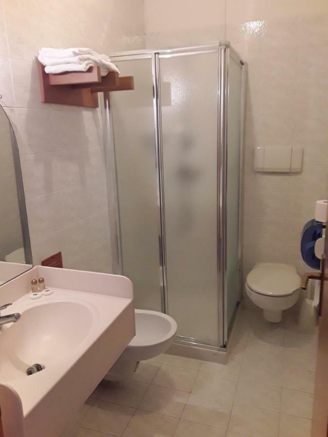 Hotel Bellaria レーヴィコ・テルメ エクステリア 写真
