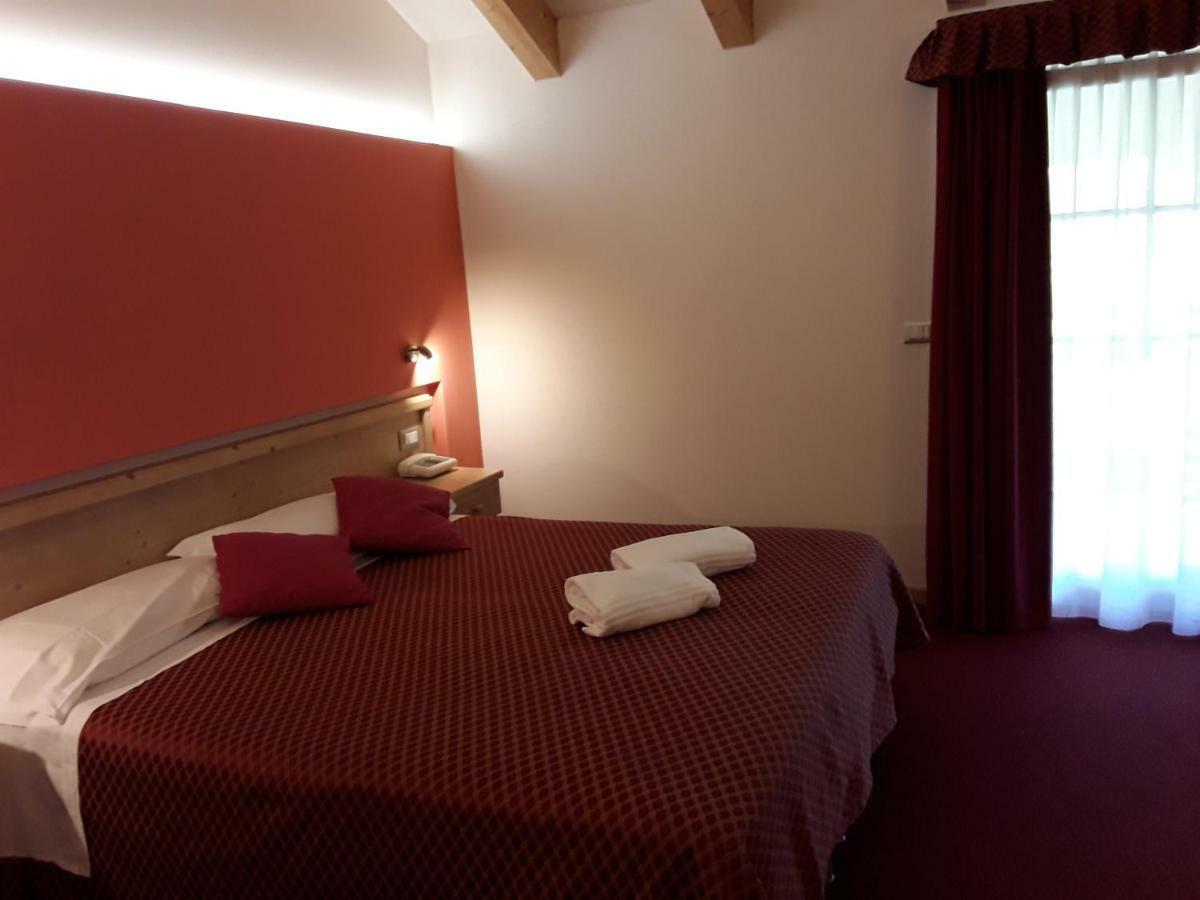 Hotel Bellaria レーヴィコ・テルメ エクステリア 写真